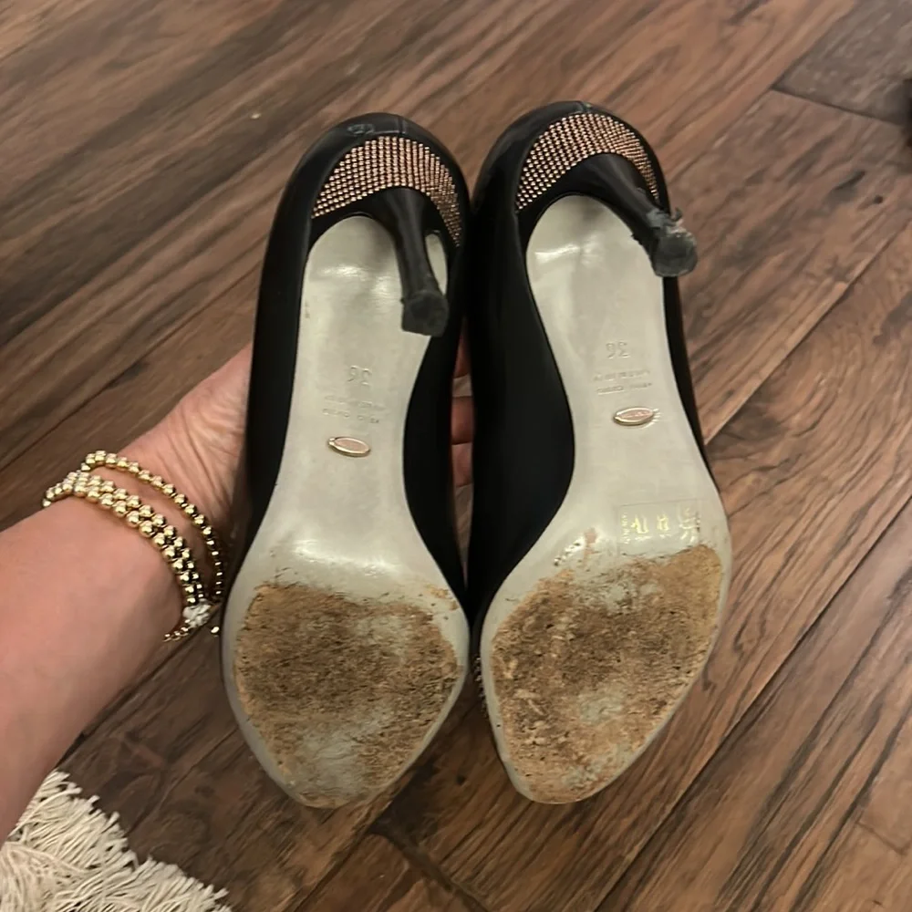 Black heels - Picture 3 of 3